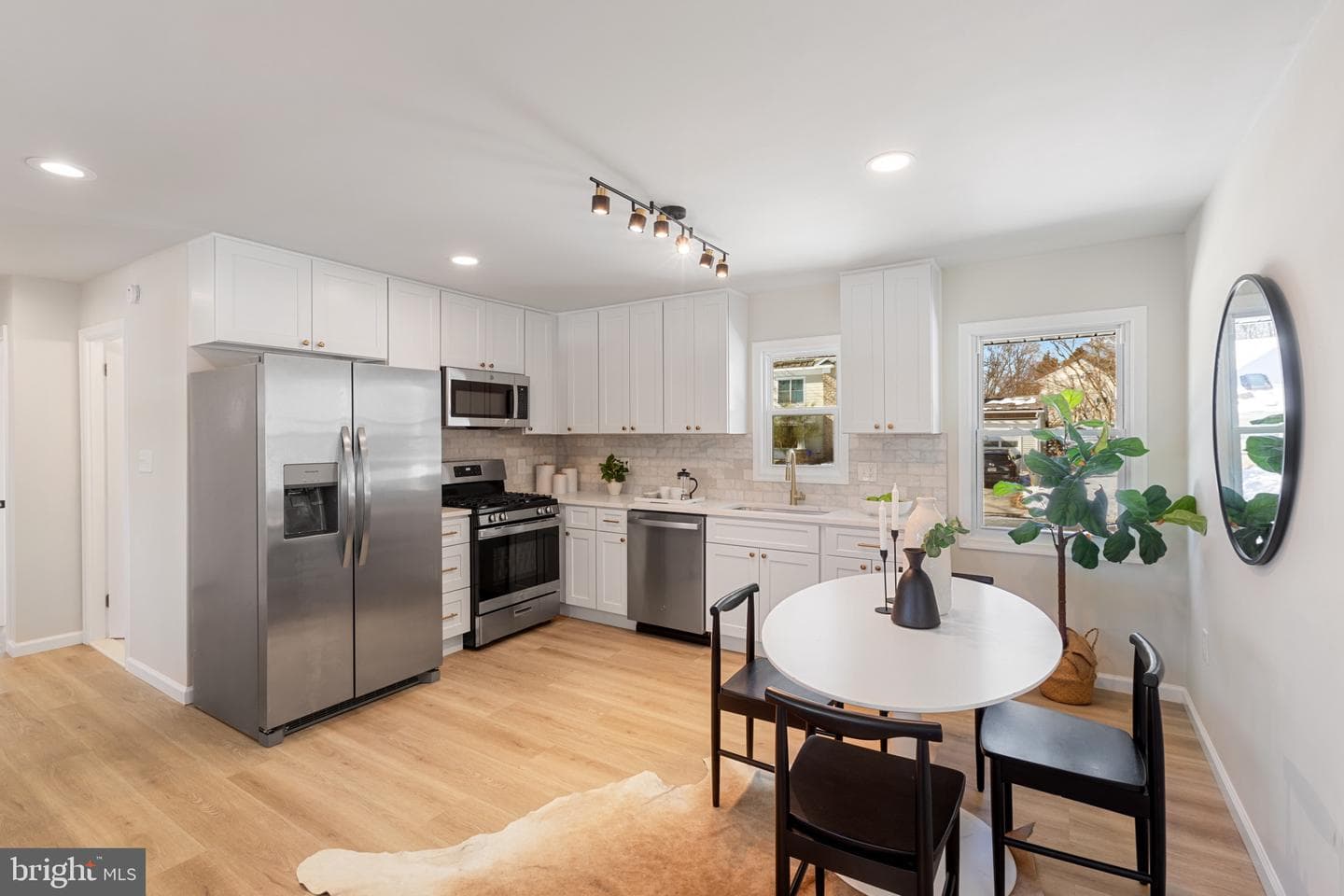 303 Bradley Avenue photo 8