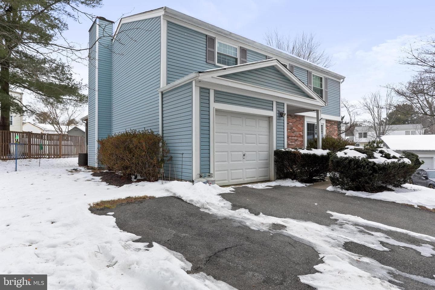18808 Flower Hill Way photo 2