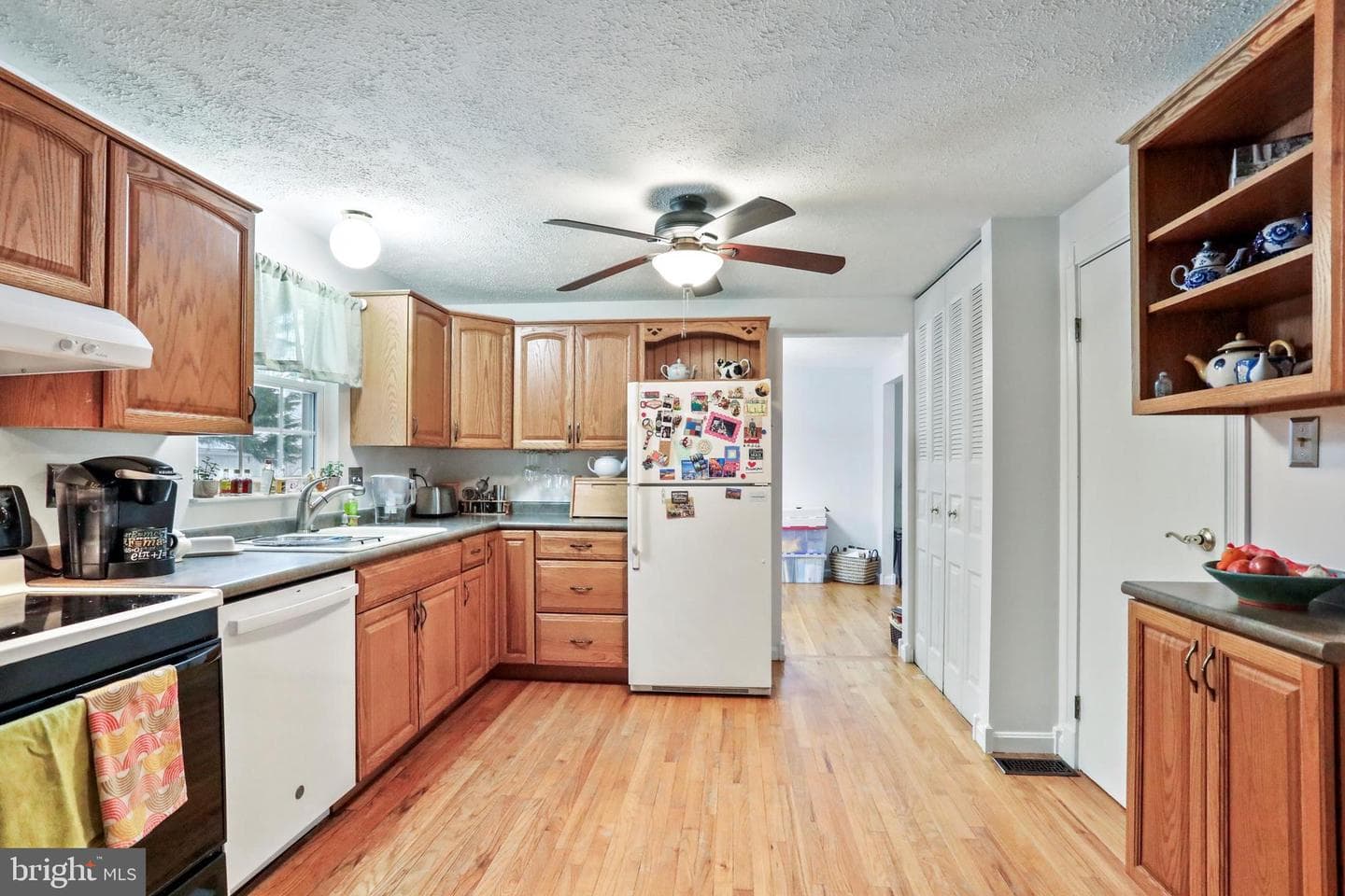 18808 Flower Hill Way photo 7