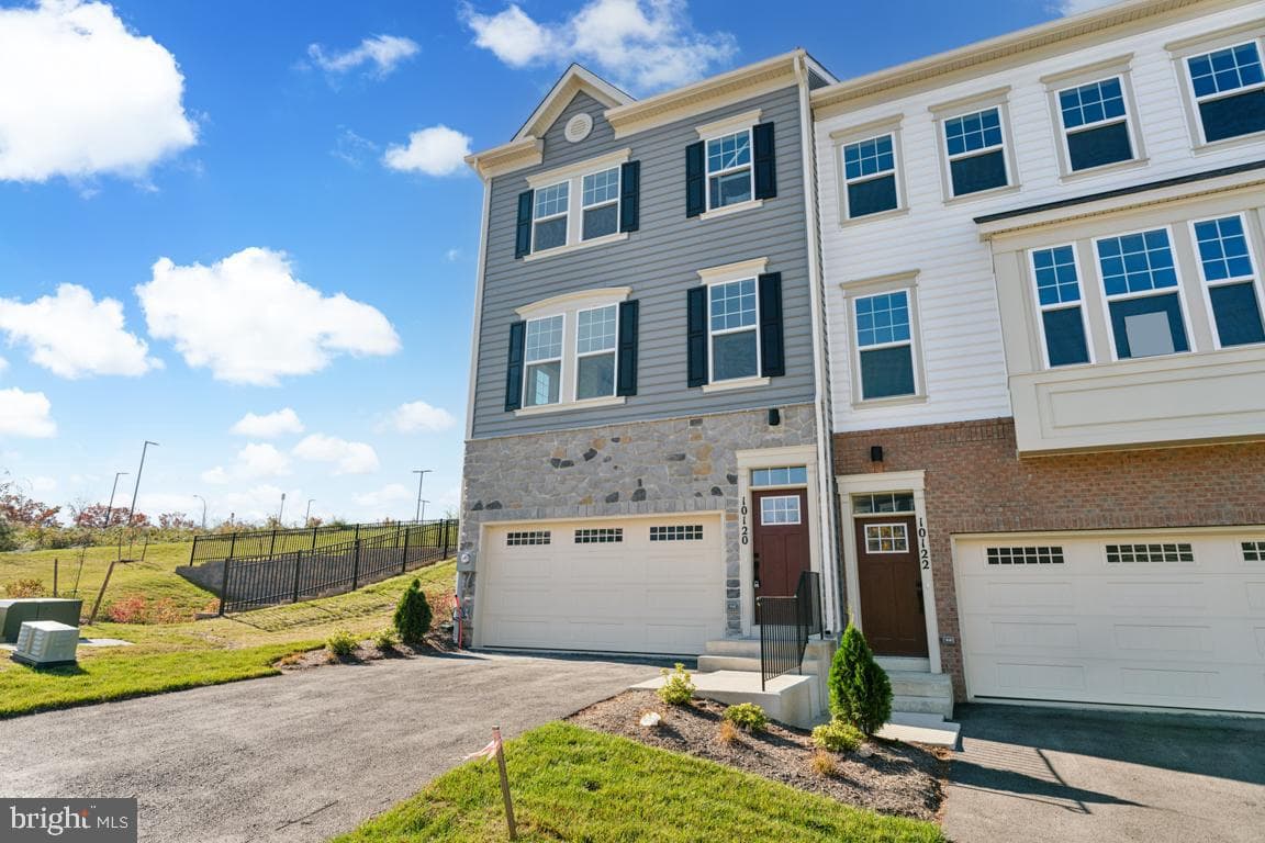 10120 Kings Grove Way photo 2