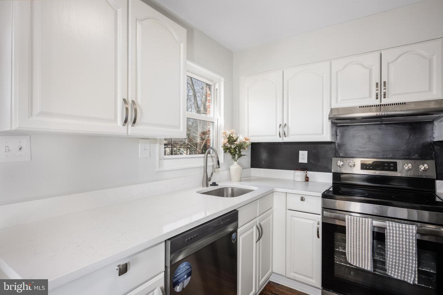3001 Hardy Avenue photo 8