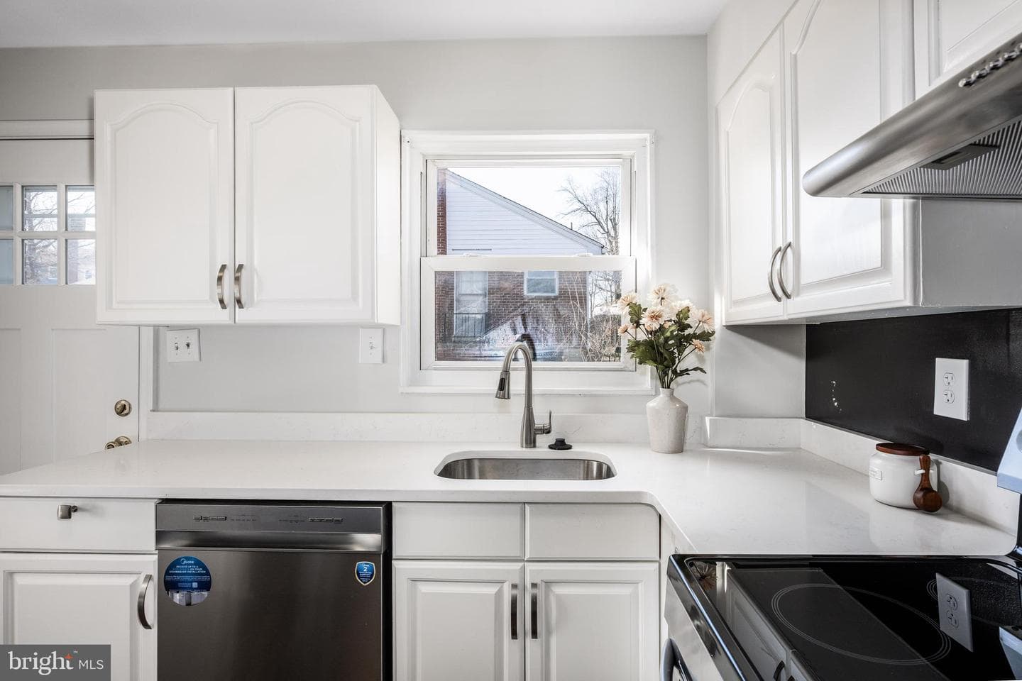 3001 Hardy Avenue photo 9