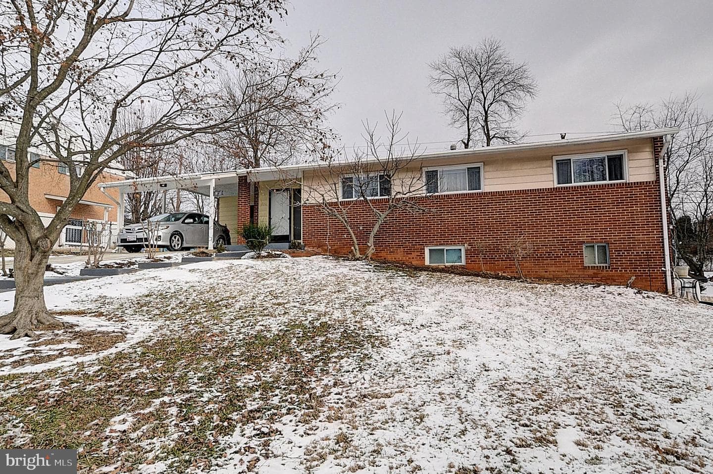 14017 London Lane photo 1