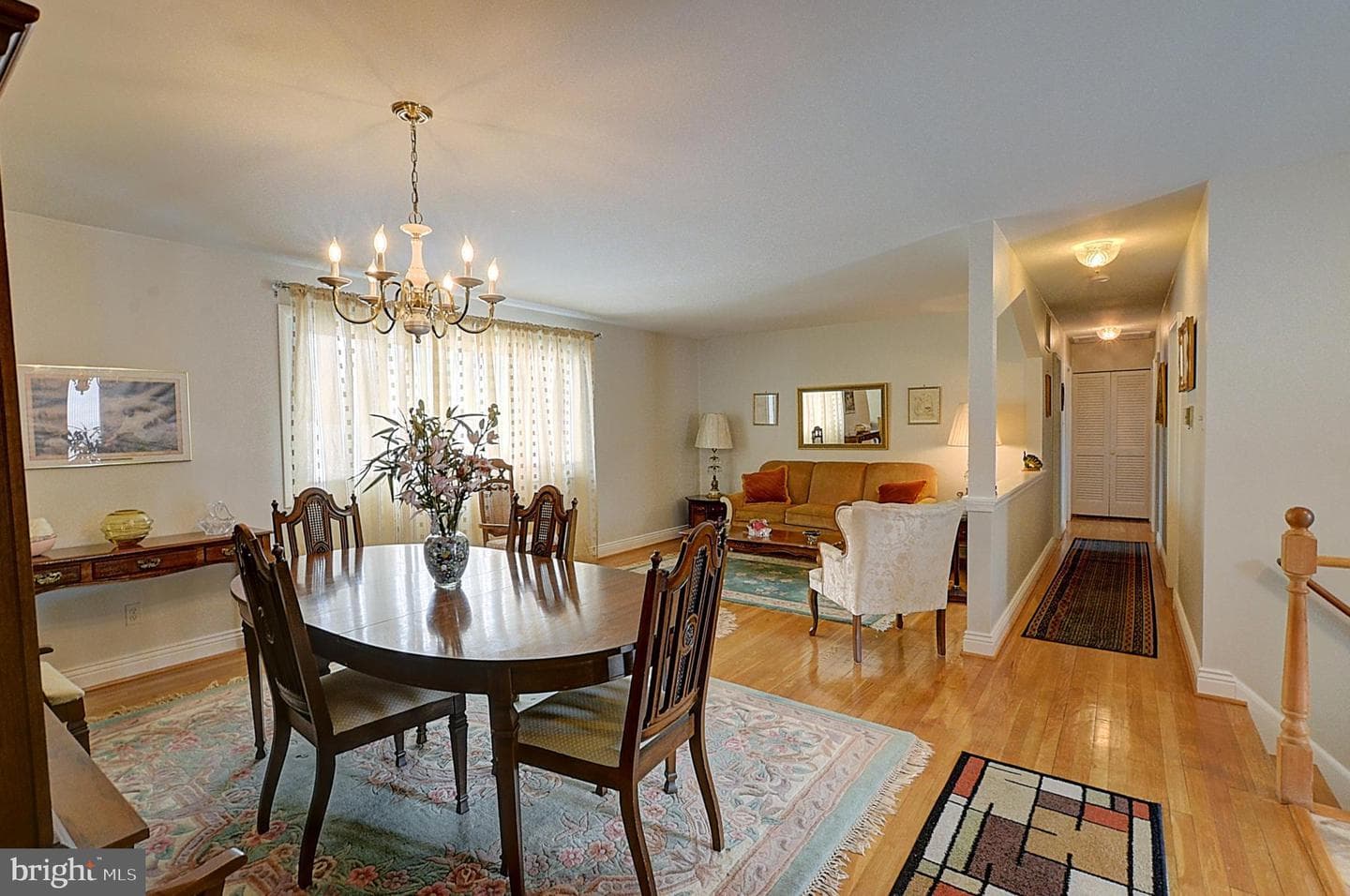 14017 London Lane photo 2