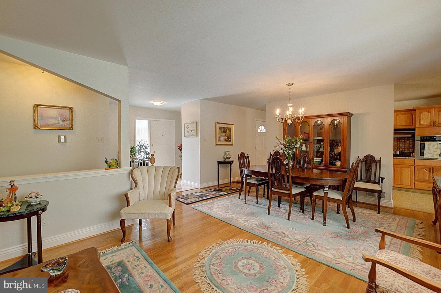 14017 London Lane photo 3