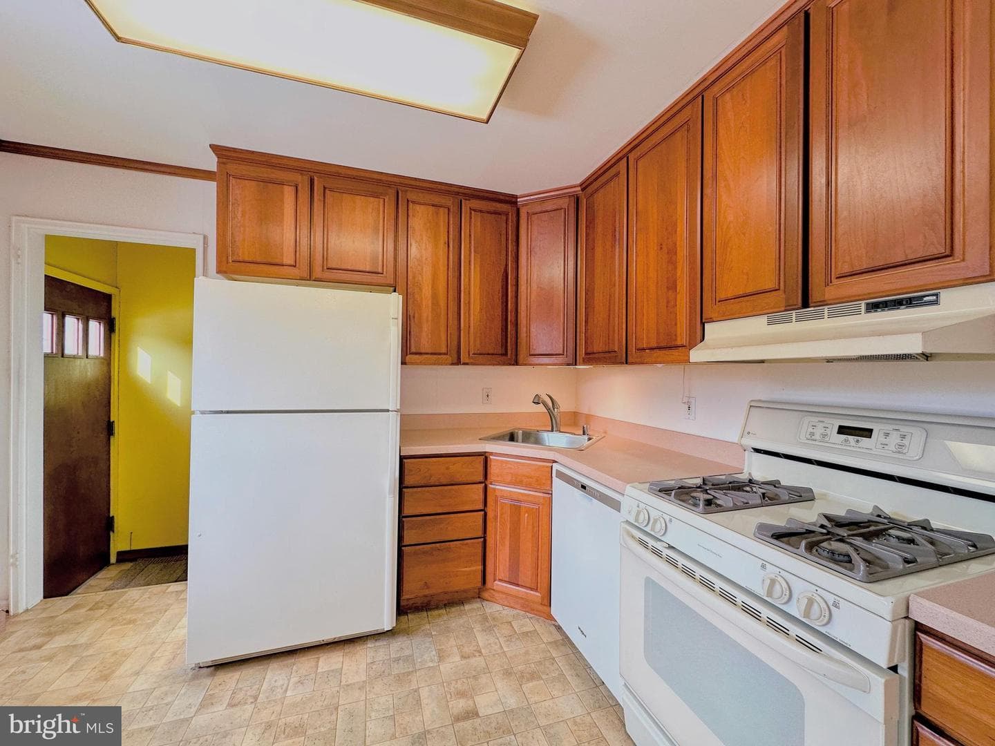 4808 Wilwyn Way photo 7