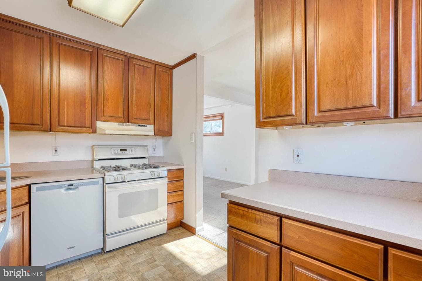 4808 Wilwyn Way photo 8