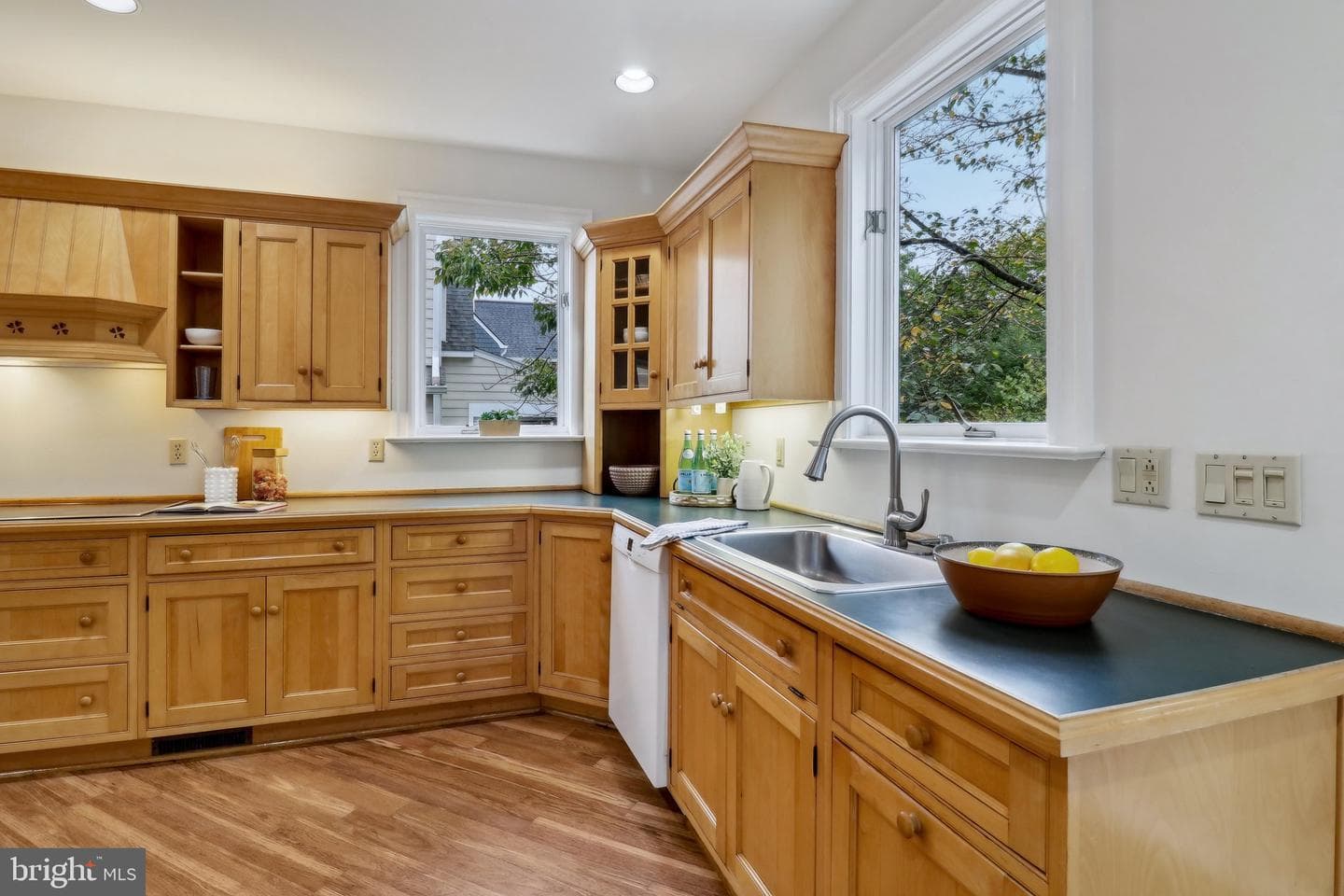 6417 Broad Street photo 9