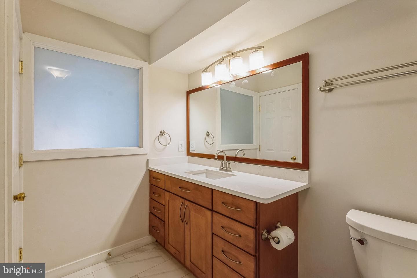 9809 Lake Shore Drive photo 12