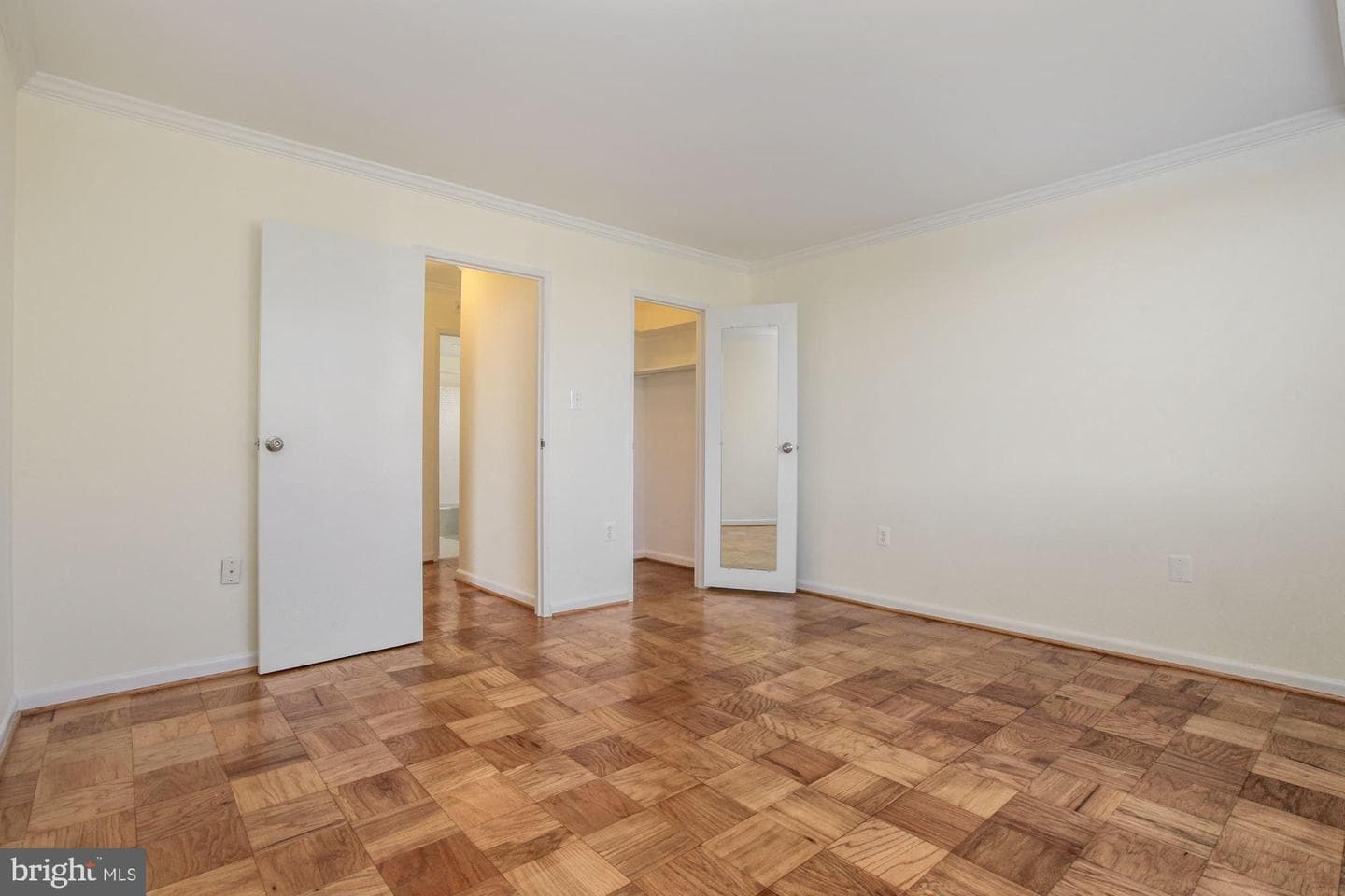 10401 Grosvenor Place #910 photo 18