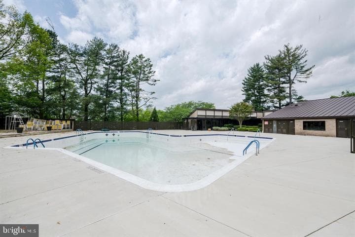 4940 Sentinel Drive #4-105 photo 27