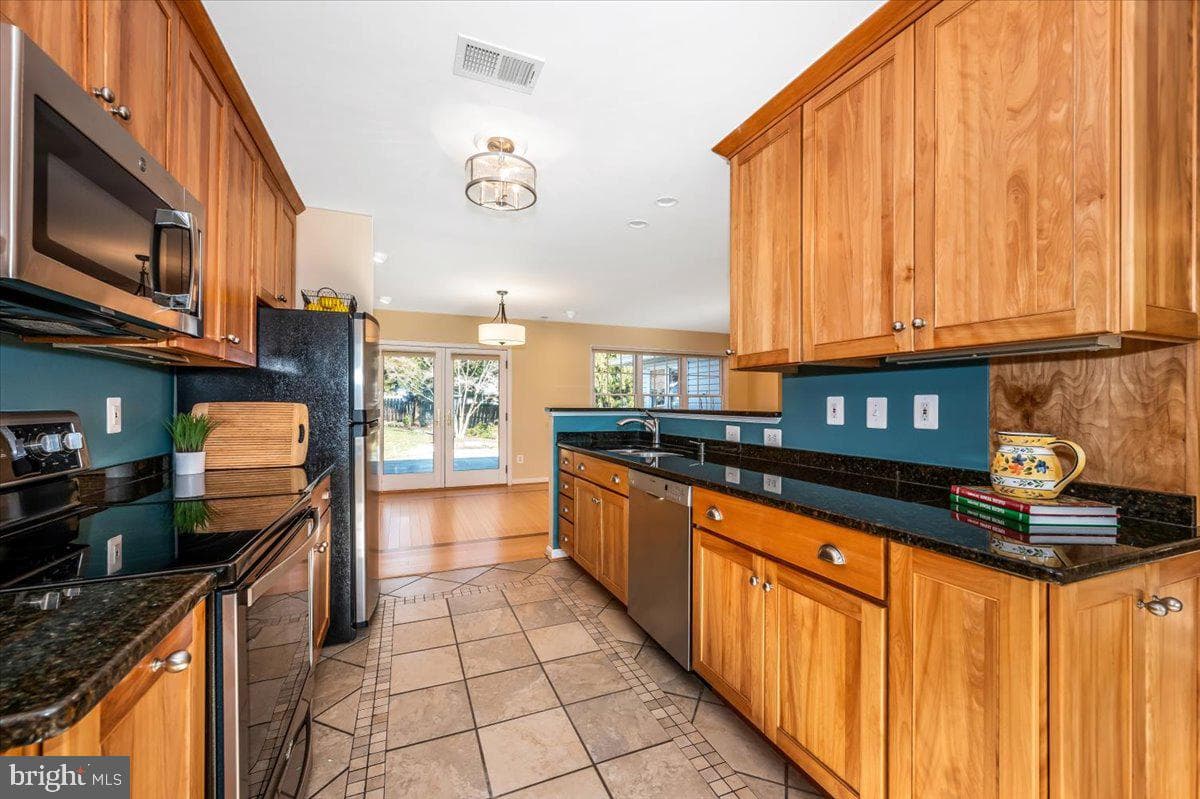 19805 Spurrier Avenue photo 13