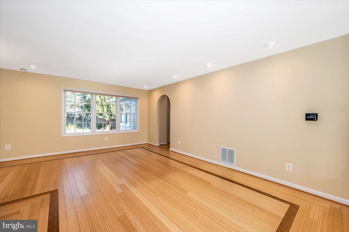 19805 Spurrier Avenue photo 4