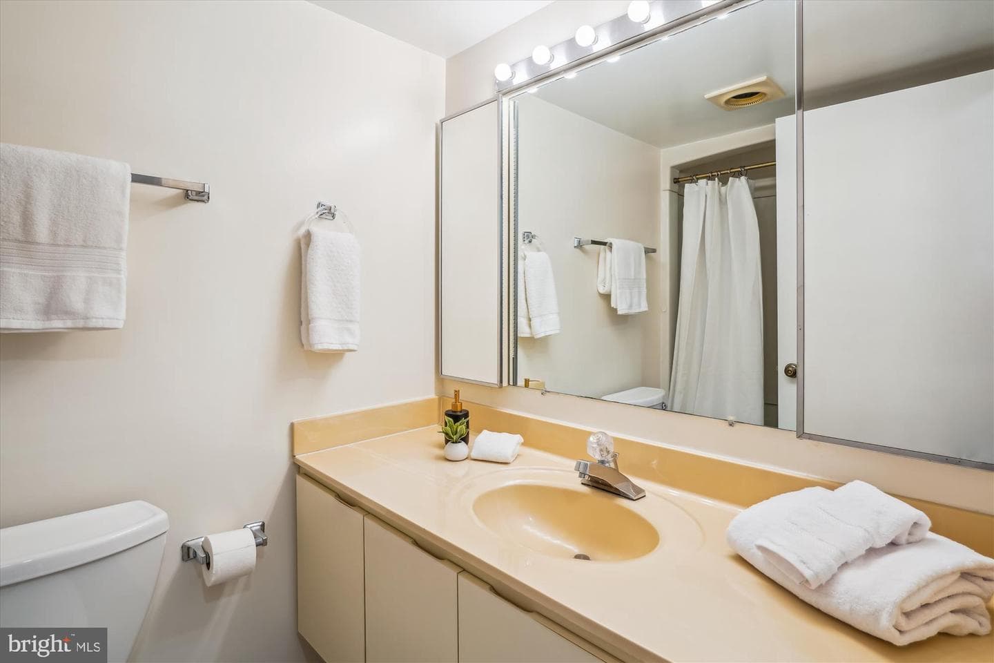 15100 Interlachen Drive #4-221 photo 33