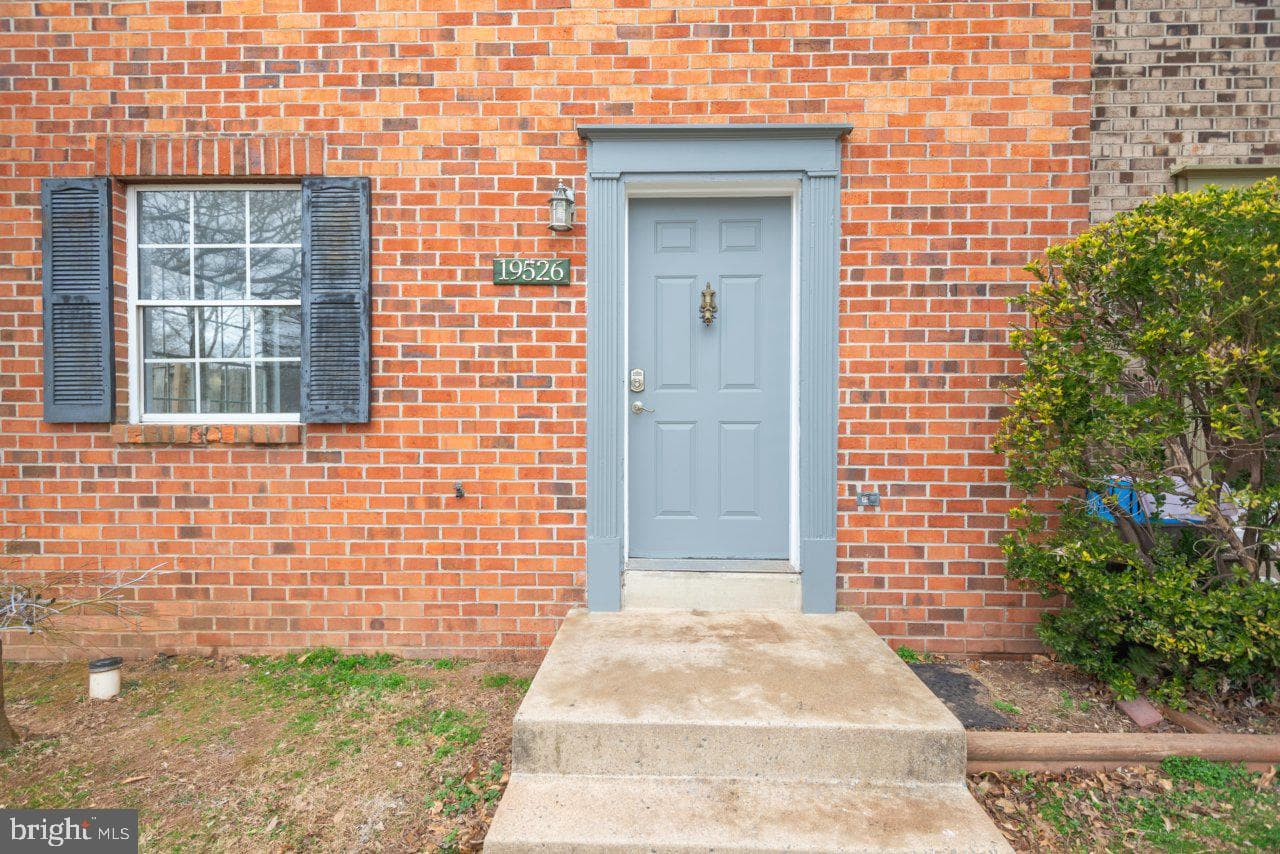 19526 Fetlock Drive photo 2