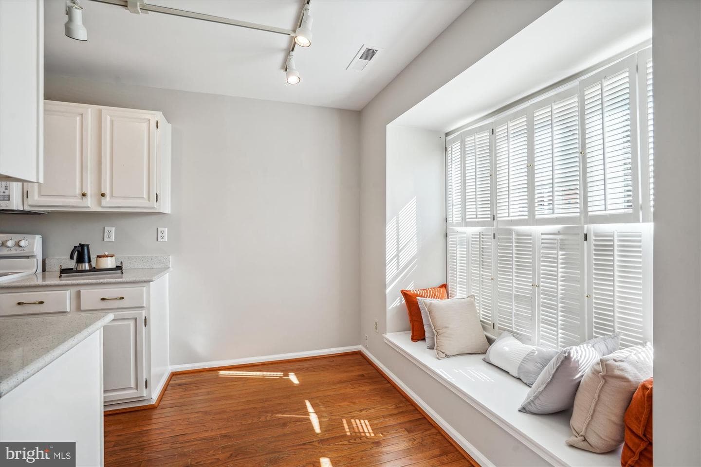 4871 Chevy Chase Drive #161 photo 7