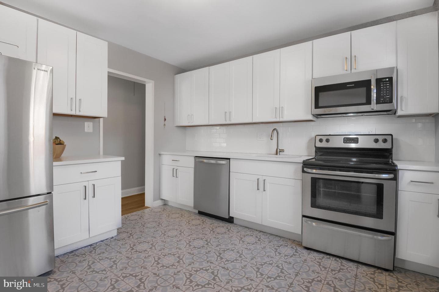 10110 Brunett Avenue photo 5