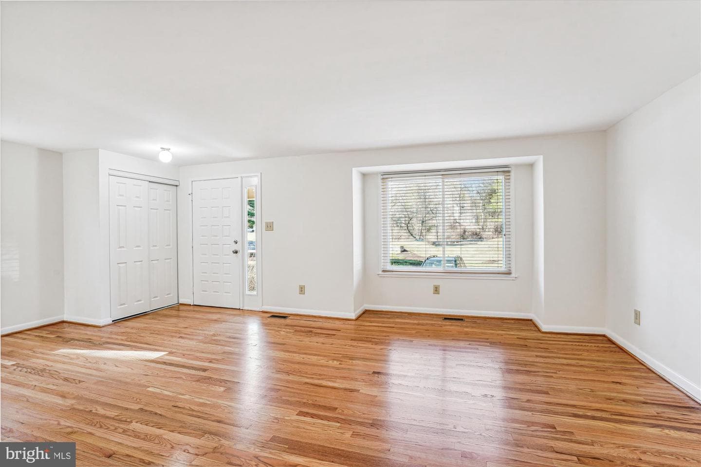 7870 Archbold Terrace photo 4