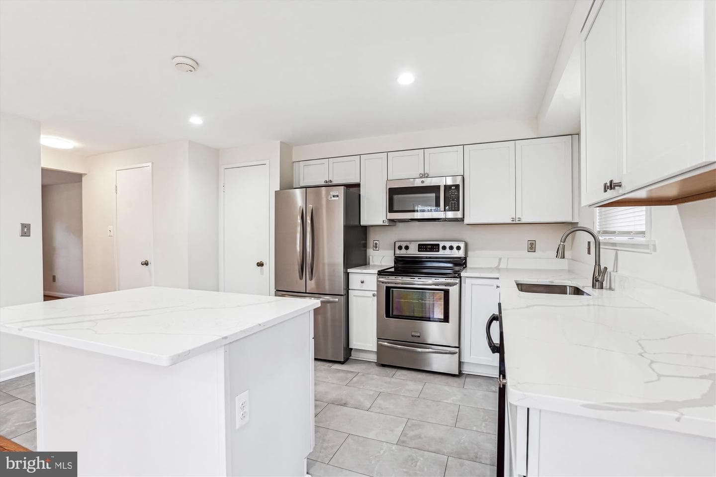 7870 Archbold Terrace photo 8