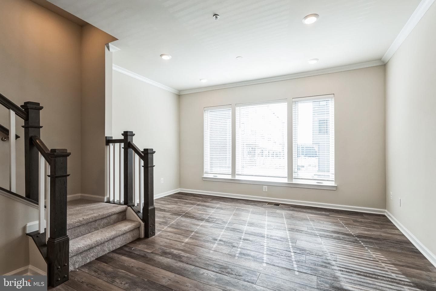 8171 Tompkins photo 3