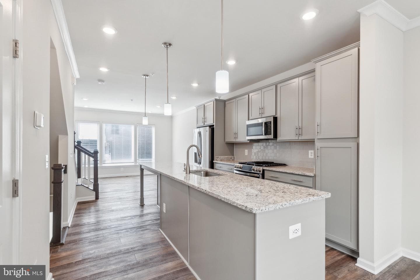 8171 Tompkins photo 5