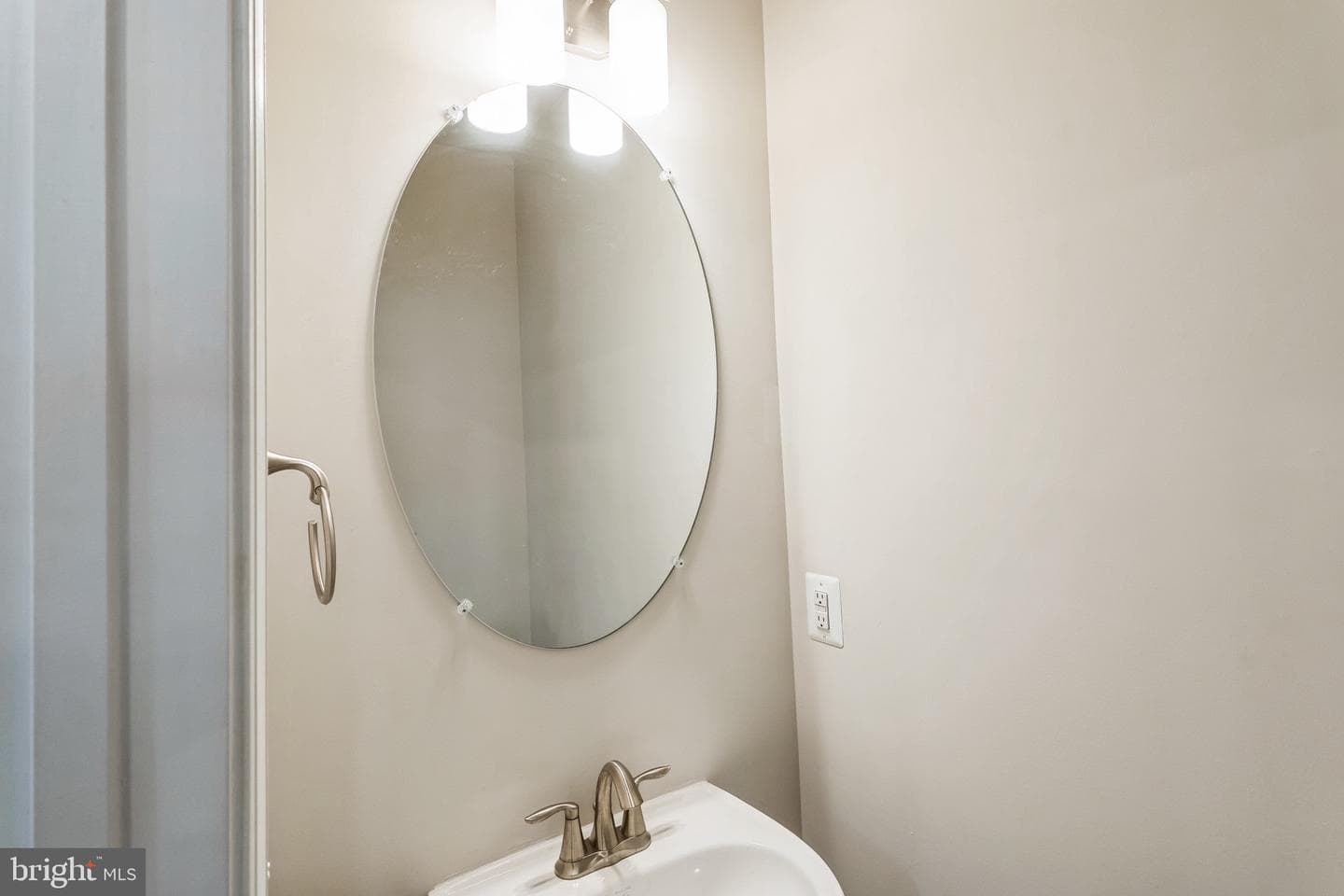 8171 Tompkins photo 8