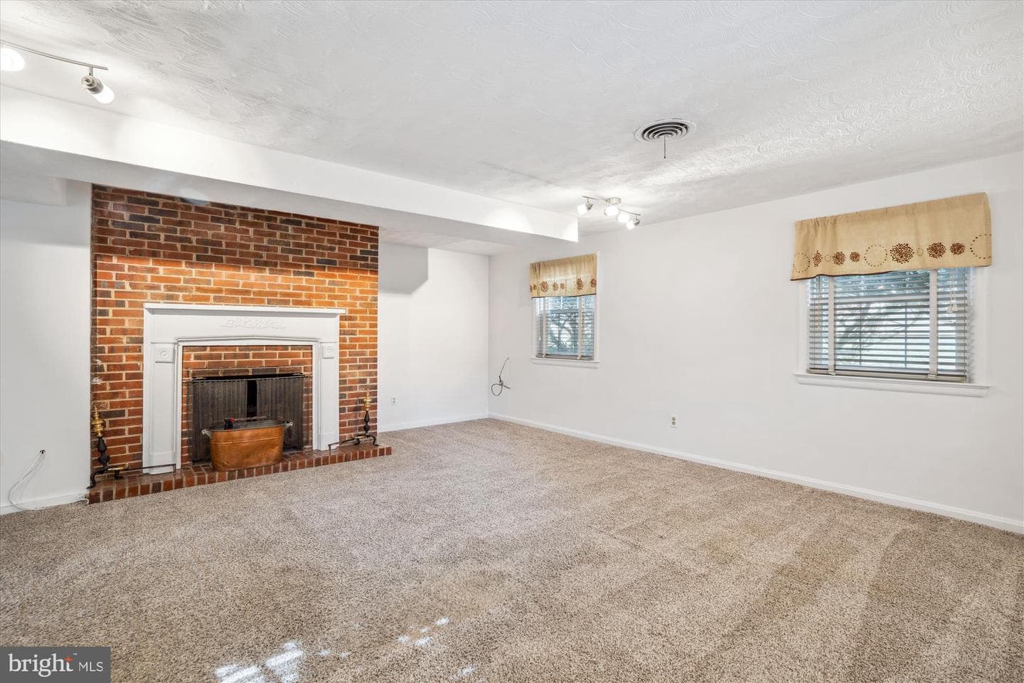 404 Neale Court photo 21