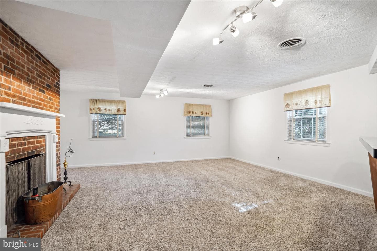 404 Neale Court photo 22