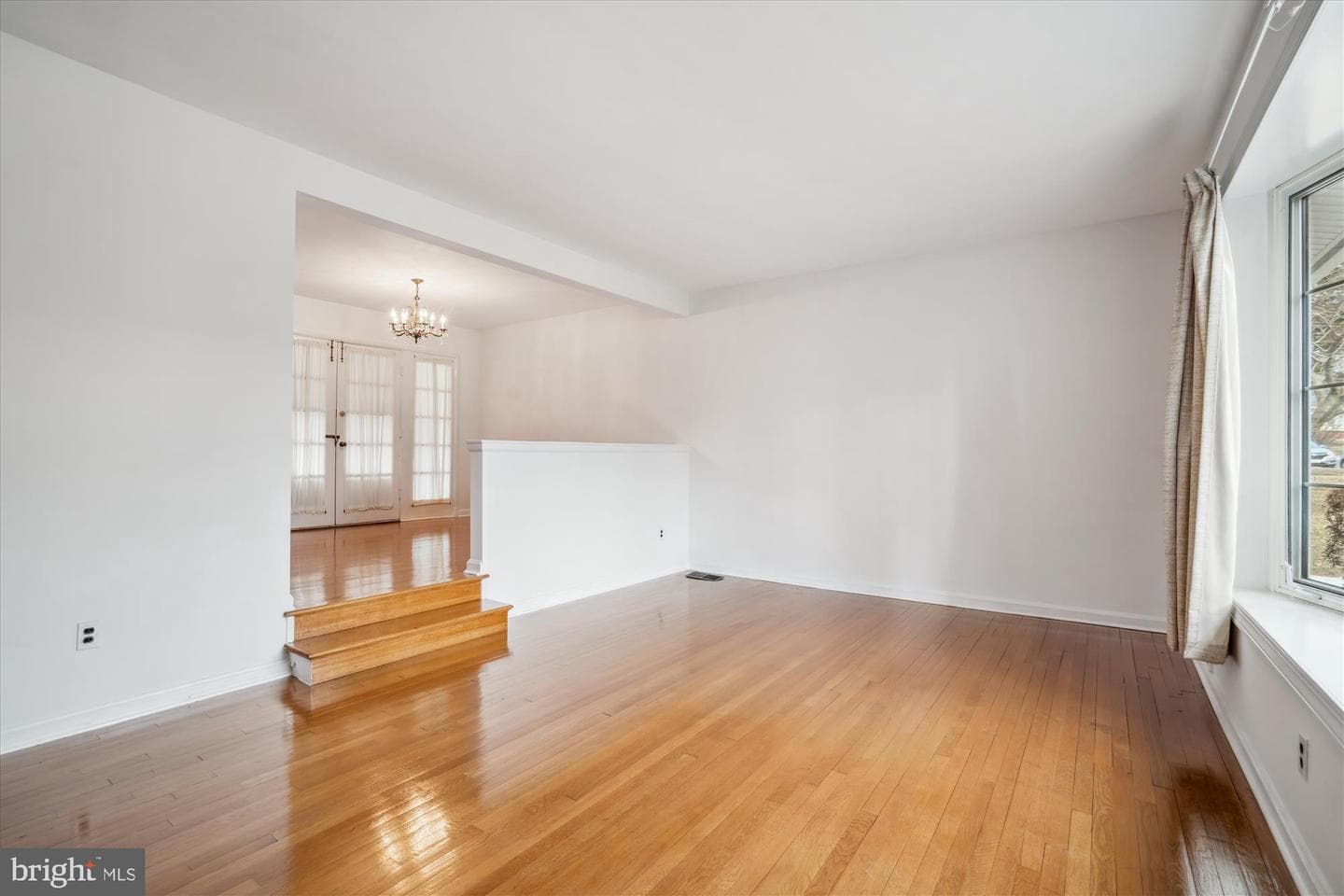 404 Neale Court photo 3