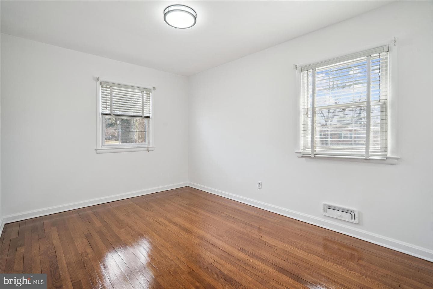 404 Neale Court photo 4
