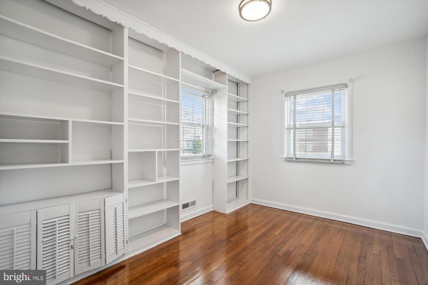 404 Neale Court photo 8