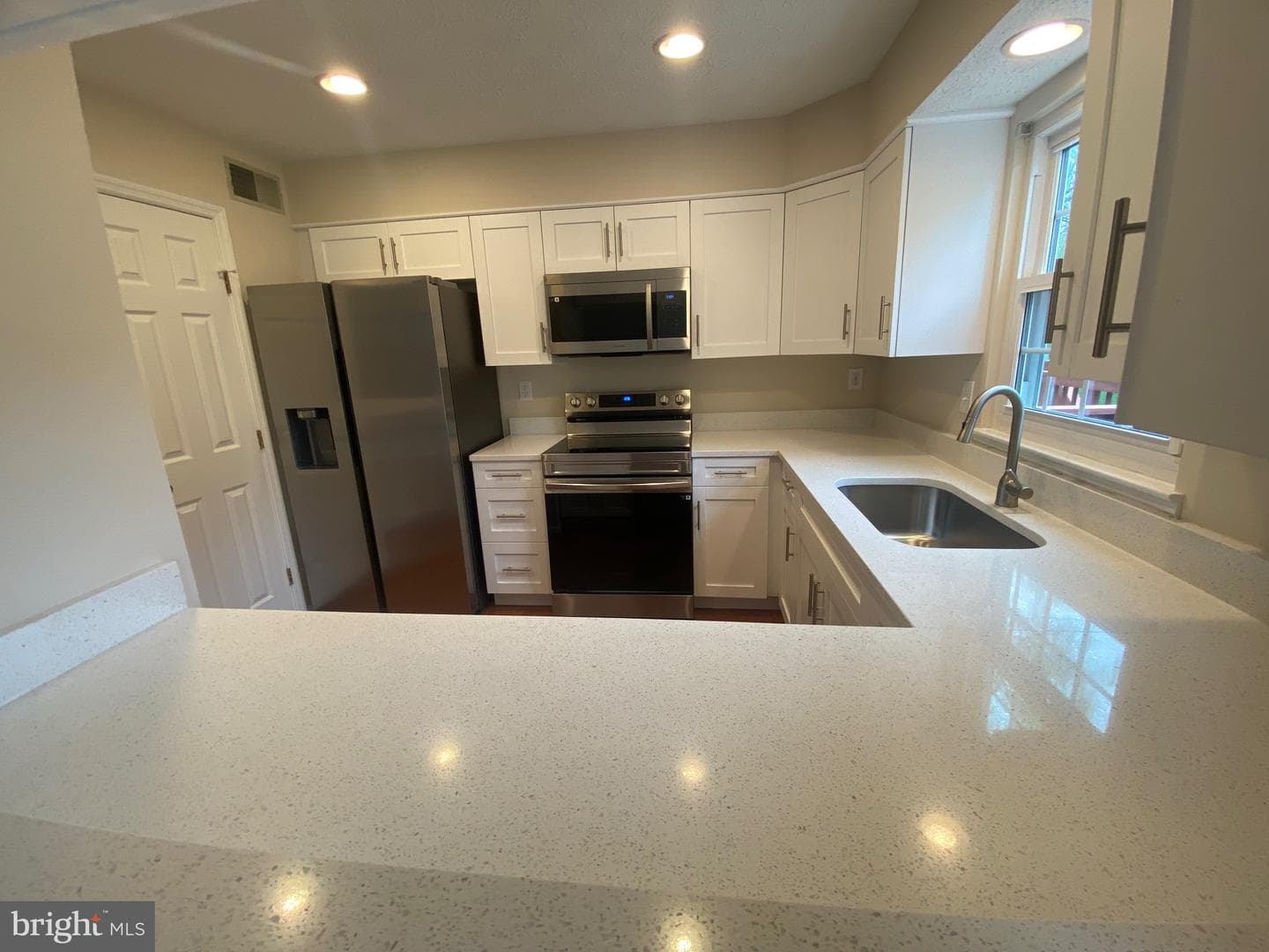 528 Beacon Hill Terrace photo 19