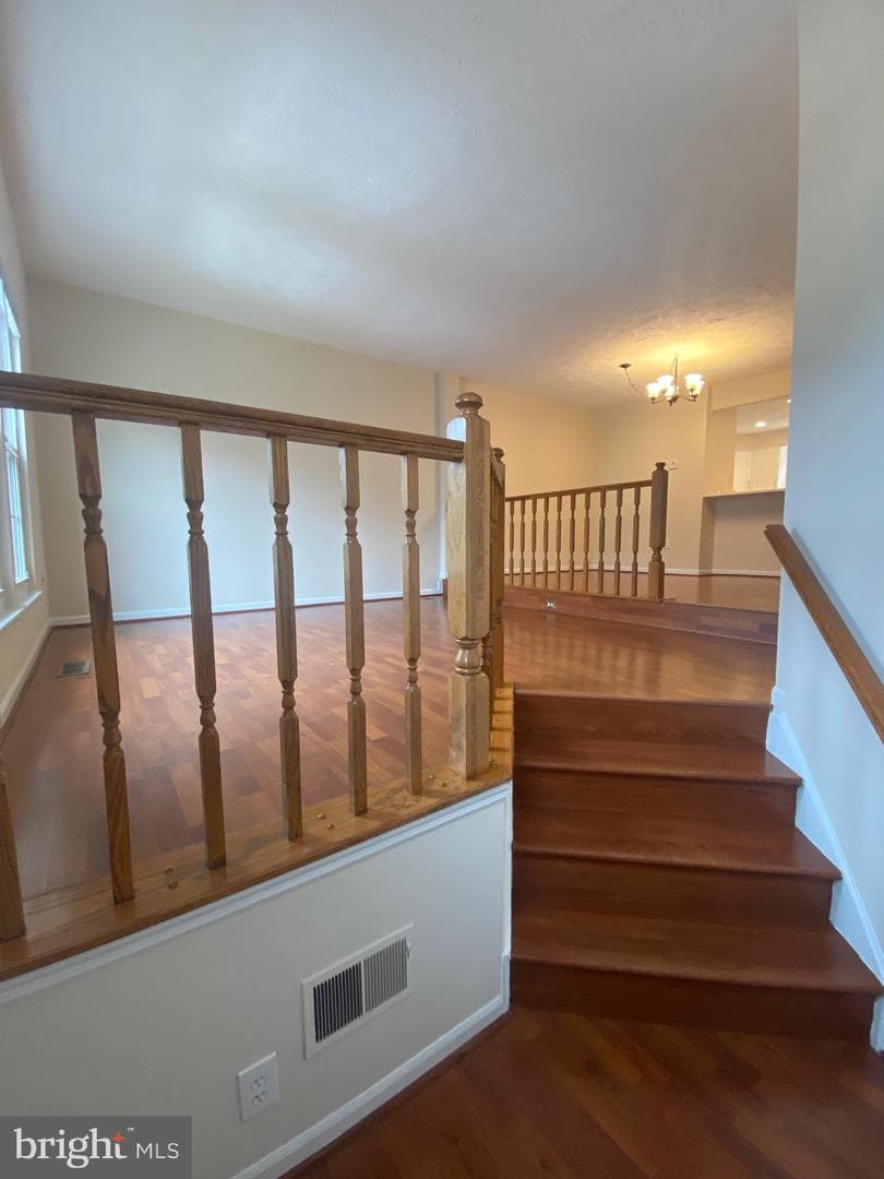 528 Beacon Hill Terrace photo 3