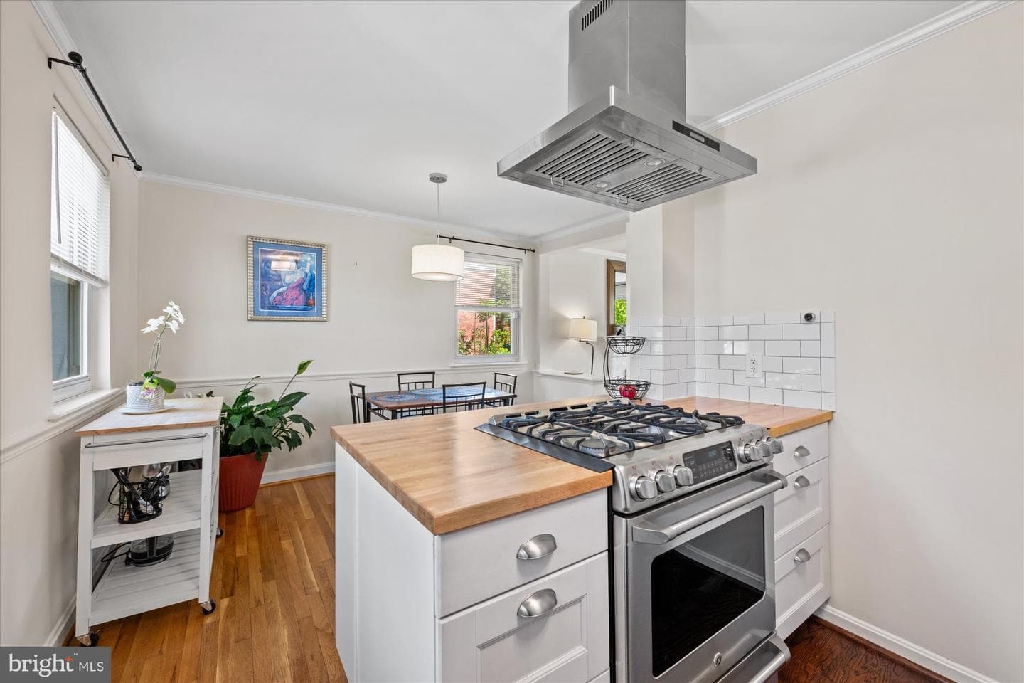 10702 Eastwood Avenue photo 11