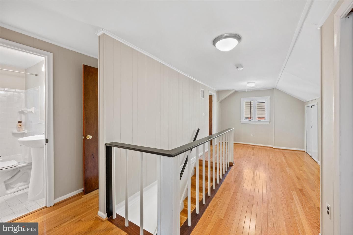 10702 Eastwood Avenue photo 18