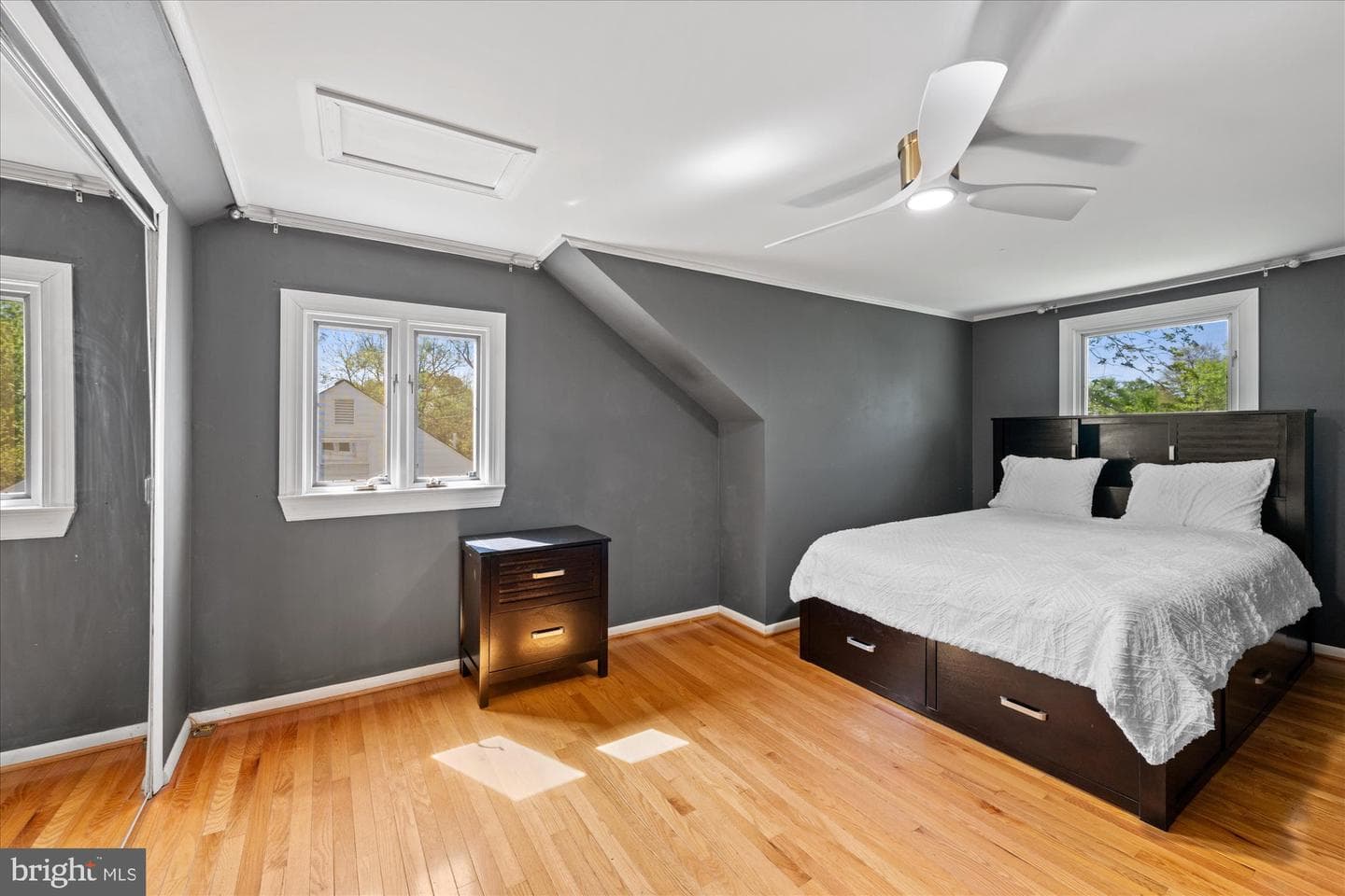 10702 Eastwood Avenue photo 19