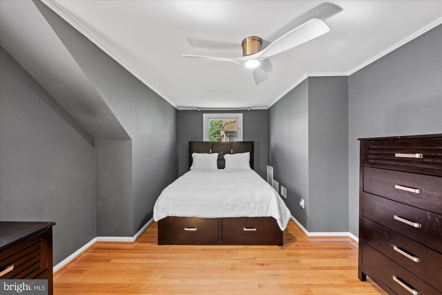 10702 Eastwood Avenue photo 20