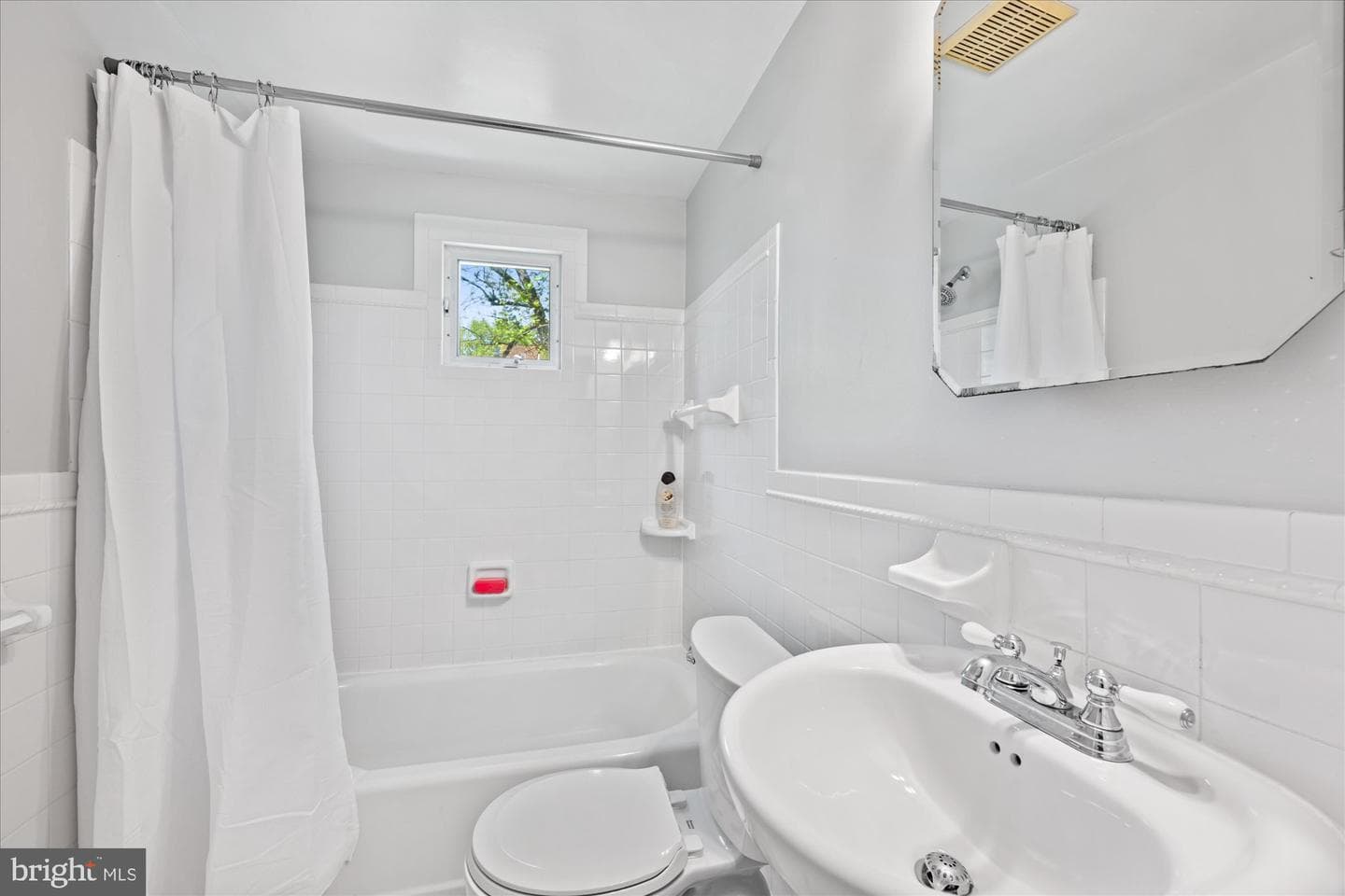10702 Eastwood Avenue photo 22