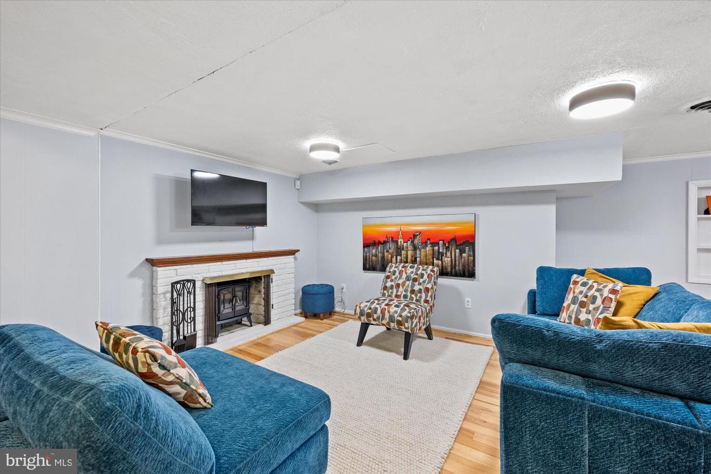 10702 Eastwood Avenue photo 24