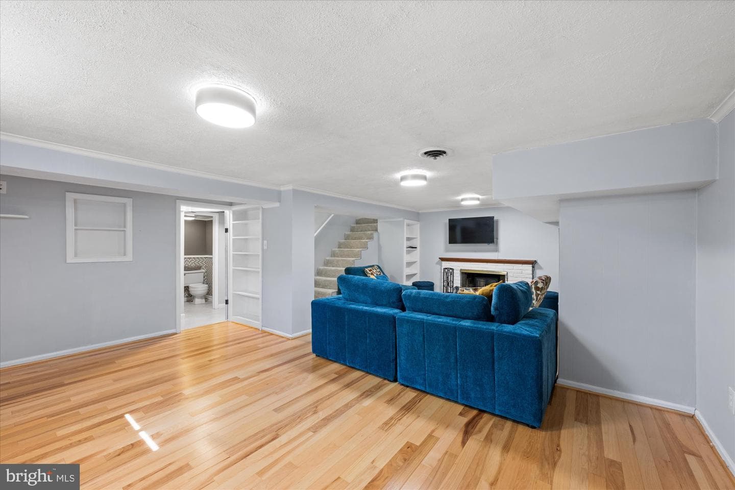 10702 Eastwood Avenue photo 25