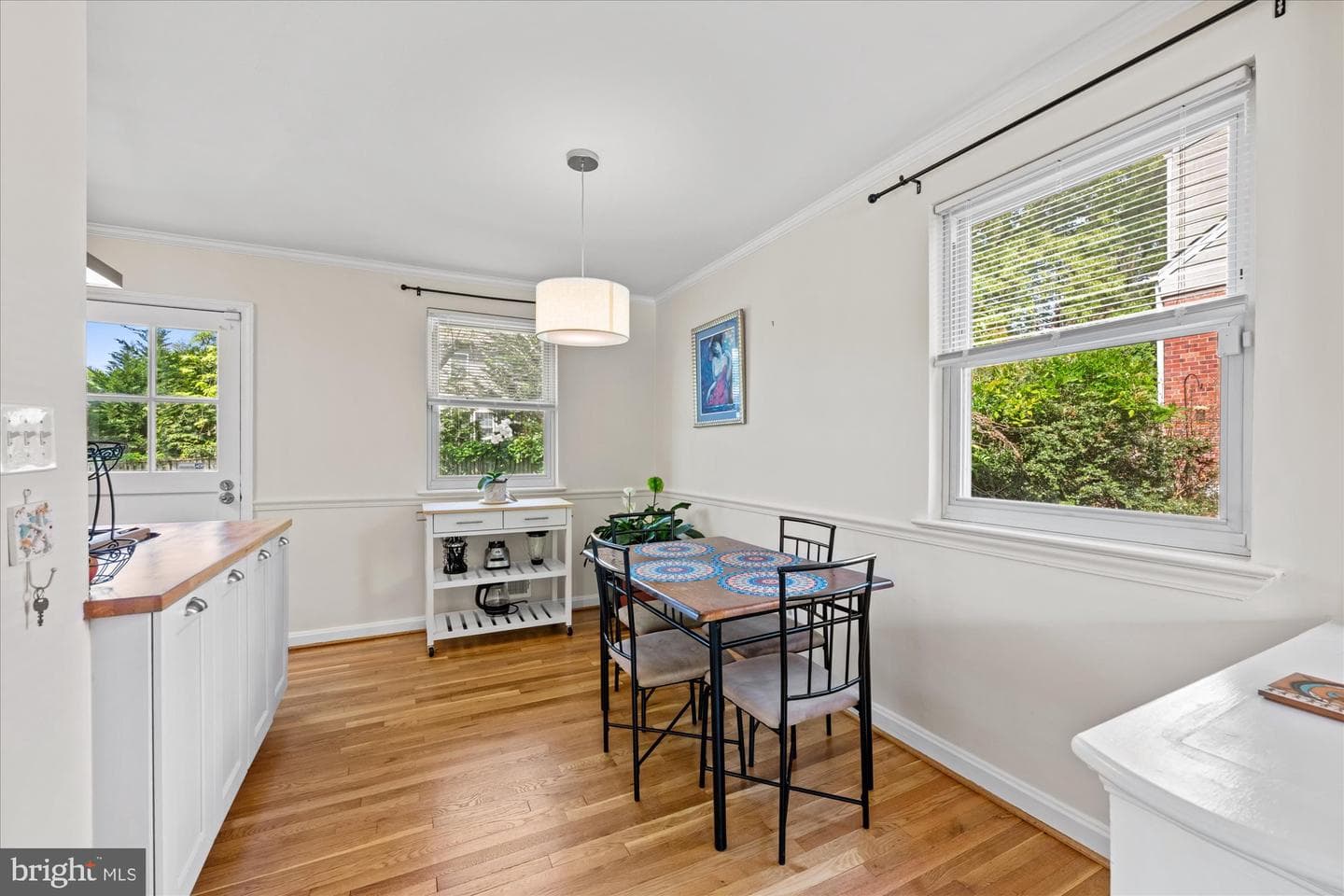 10702 Eastwood Avenue photo 6