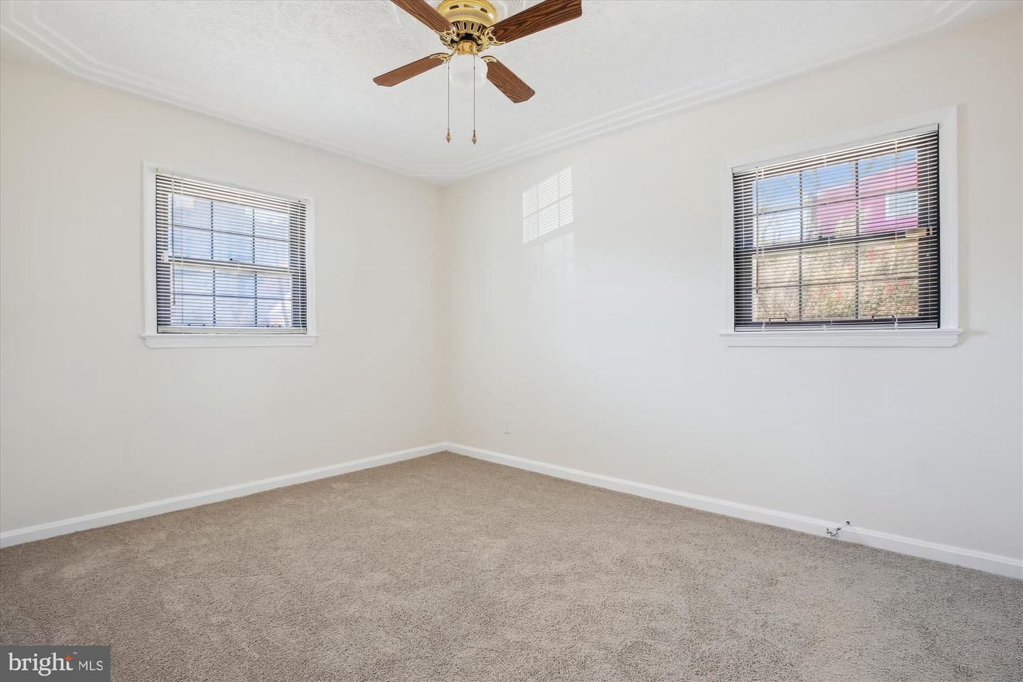 4707 Adrian Street photo 34