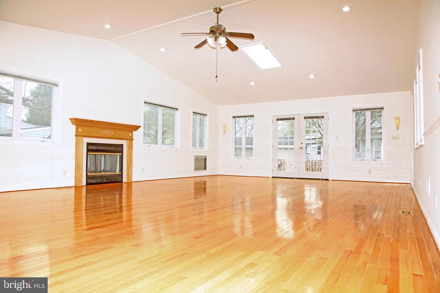 1105 Gresham Road photo 8