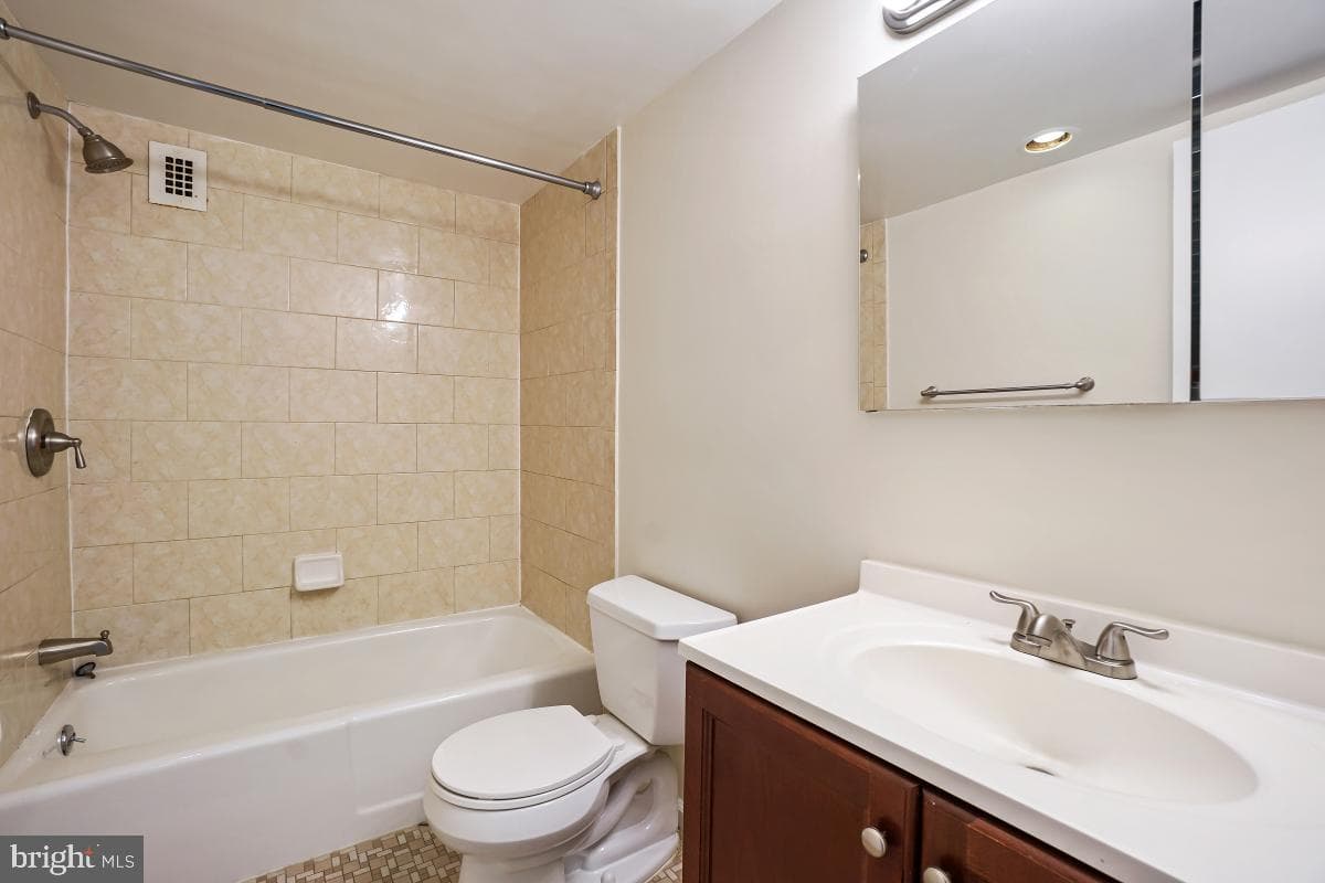 1111 University Boulevard W #512-A photo 24