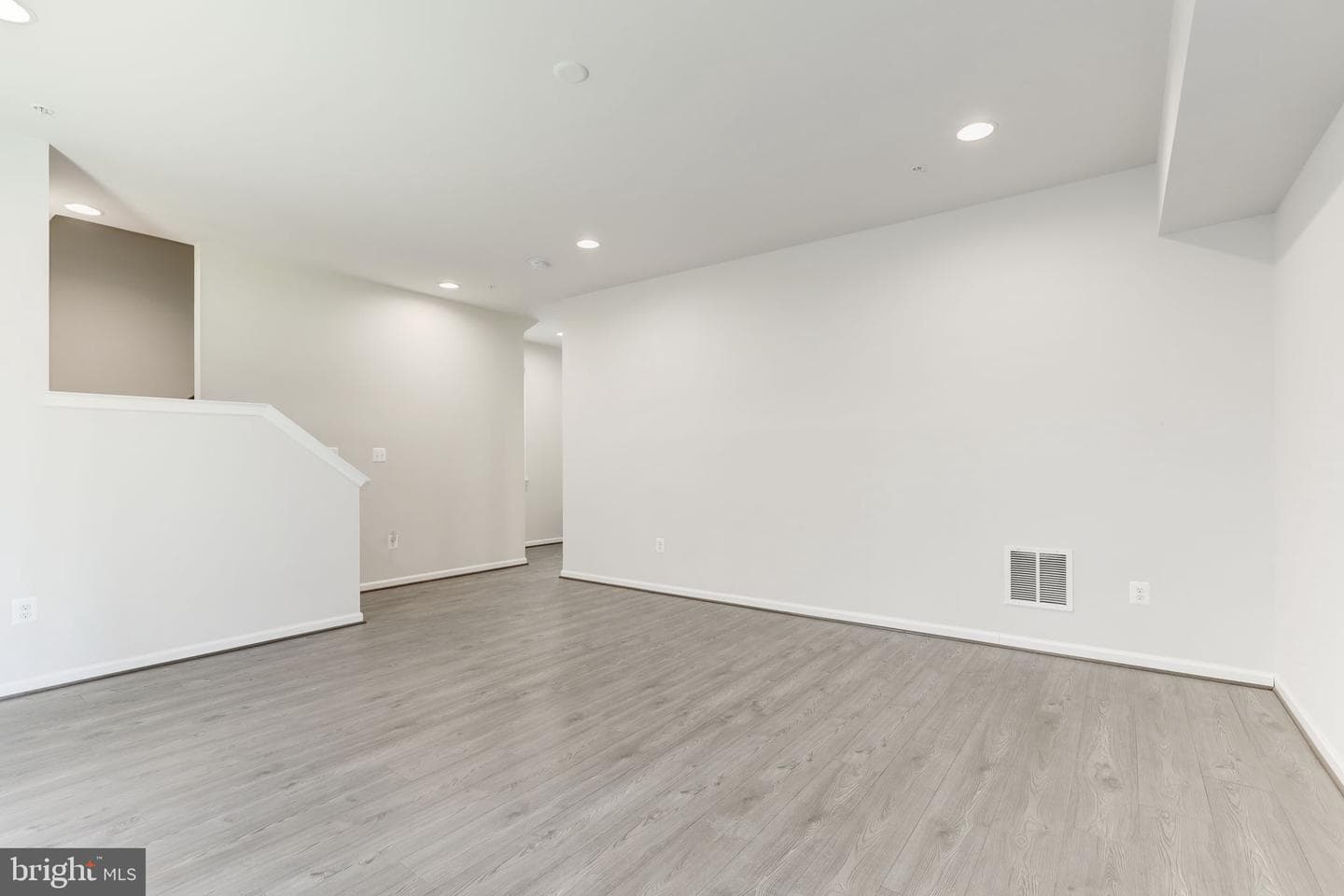 15941 Coolidge Avenue photo 32