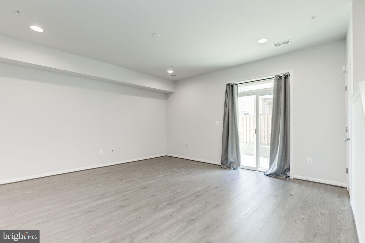 15941 Coolidge Avenue photo 35