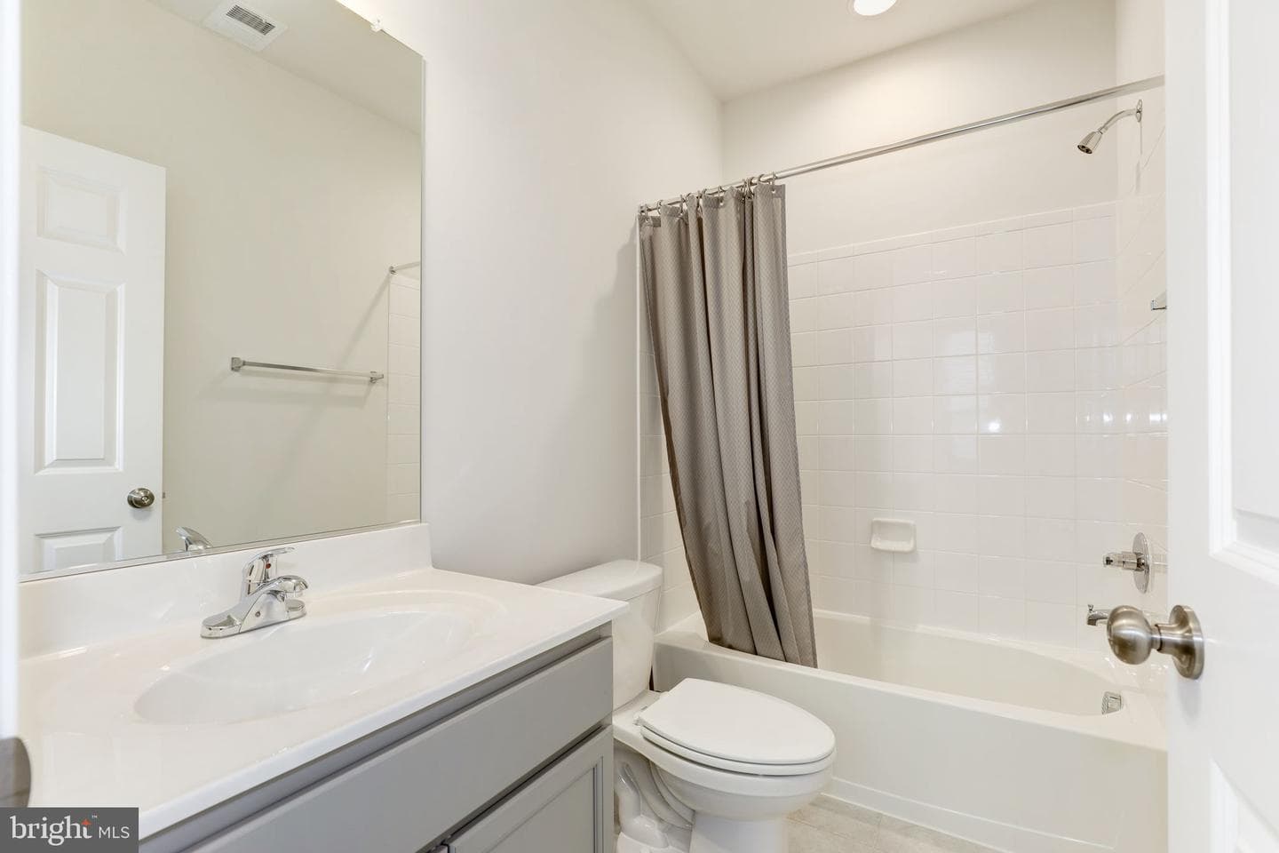 15941 Coolidge Avenue photo 38