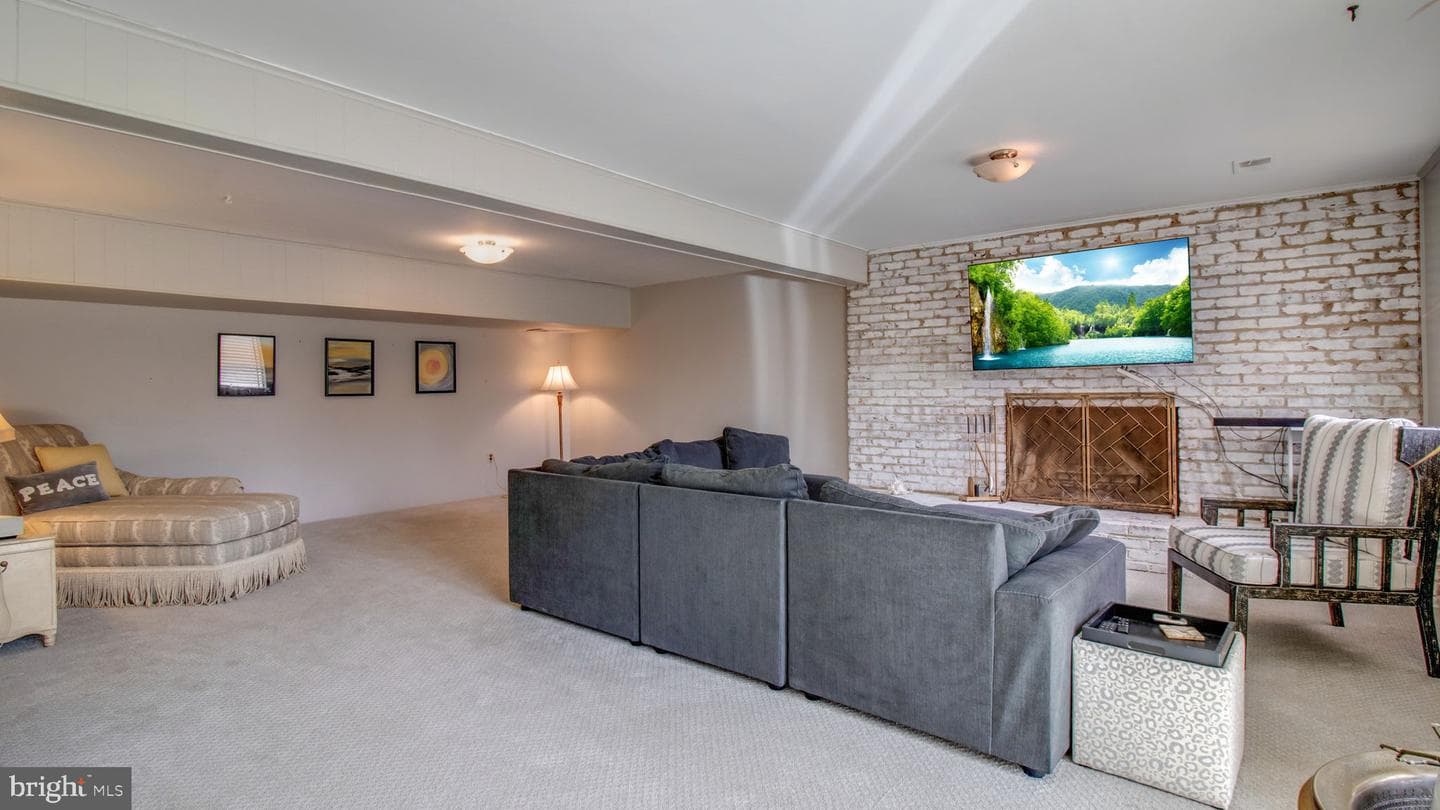 5 Southview Court photo 59