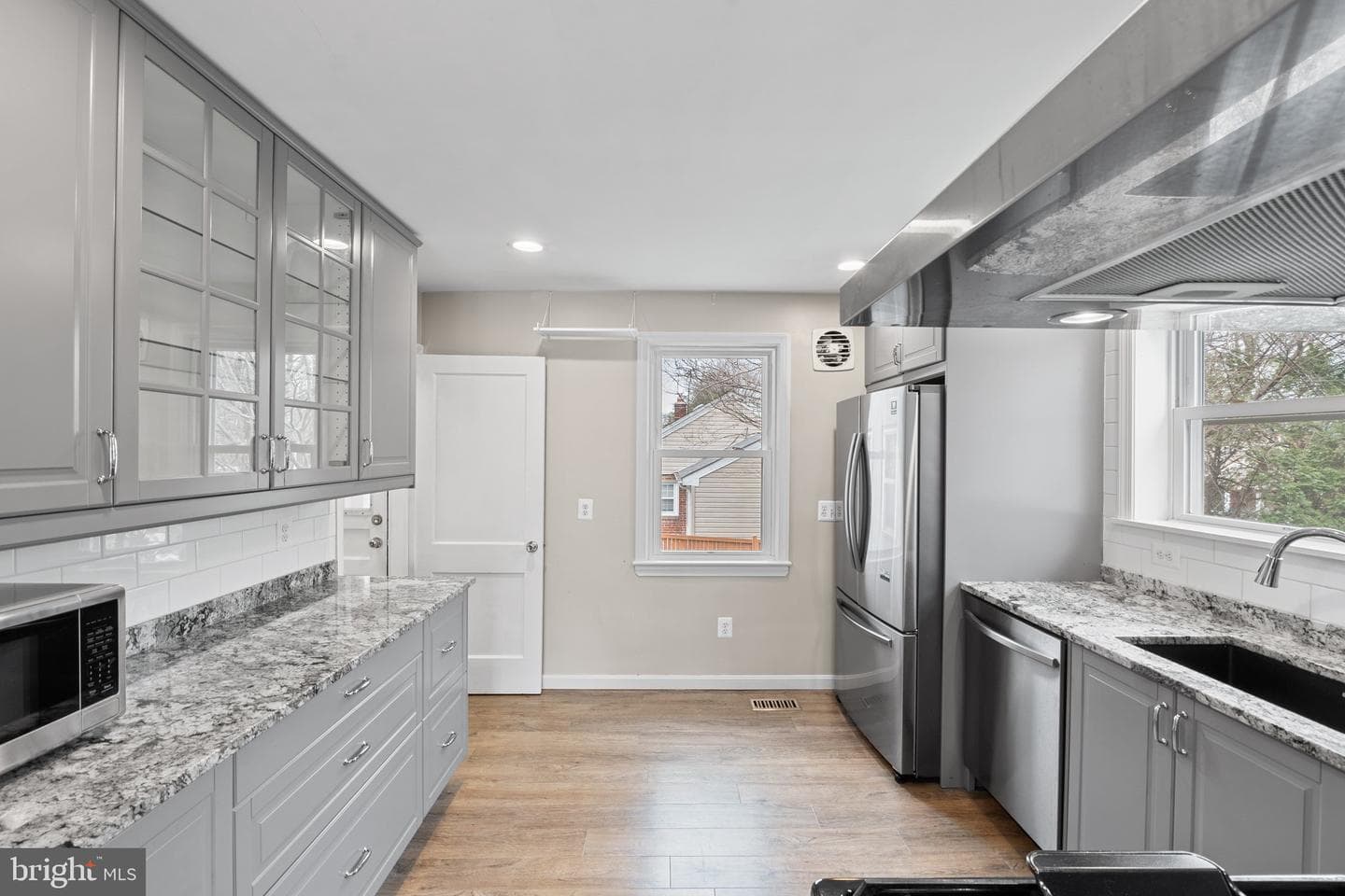 11316 Galt Avenue photo 24