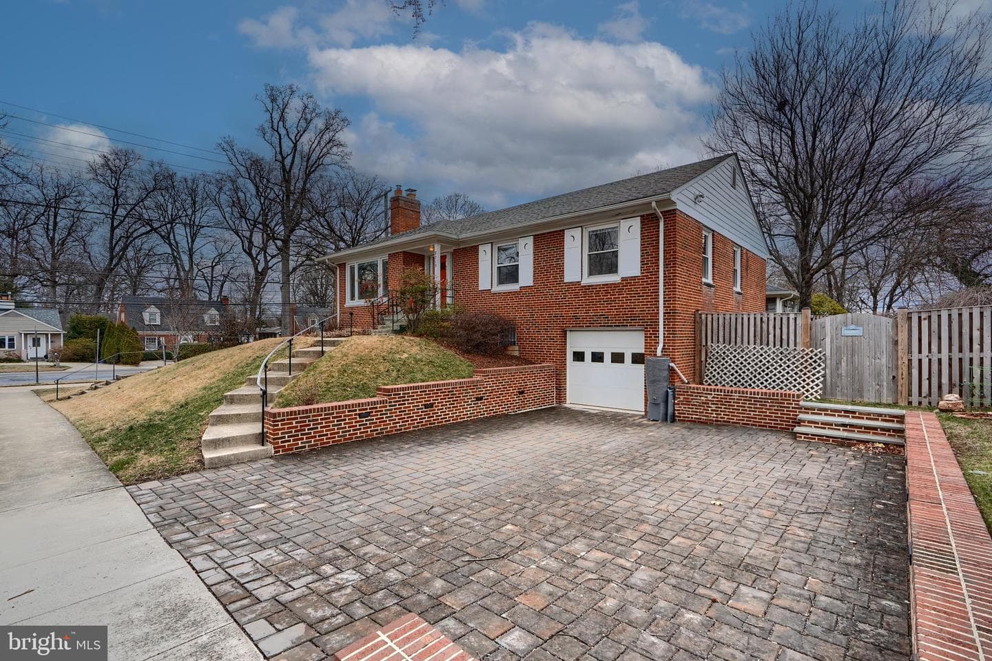 9715 Saxony Road photo 2